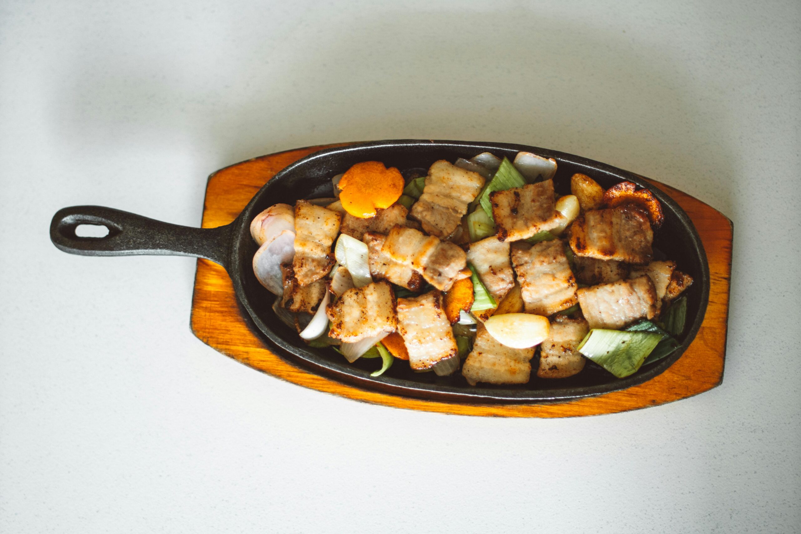 Grill to Table: How to Use Cast Iron Sizzle Plates for Restaurant-Style Meals